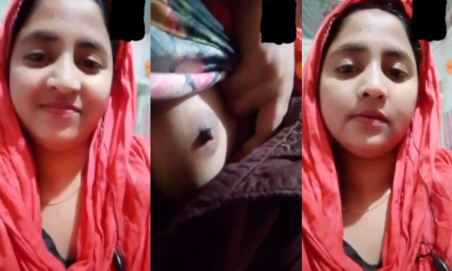Beautiful Bhabi Showing Boob